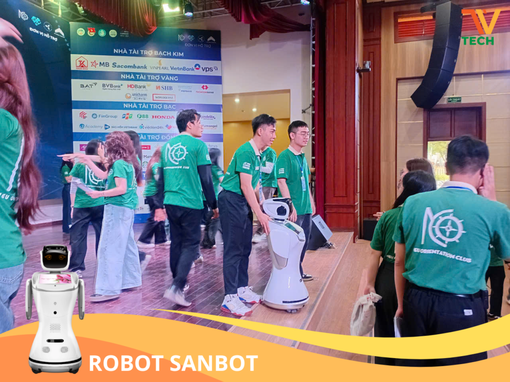 Robot sanbot tại ĐH kinh tế quốc dân Hà Nội