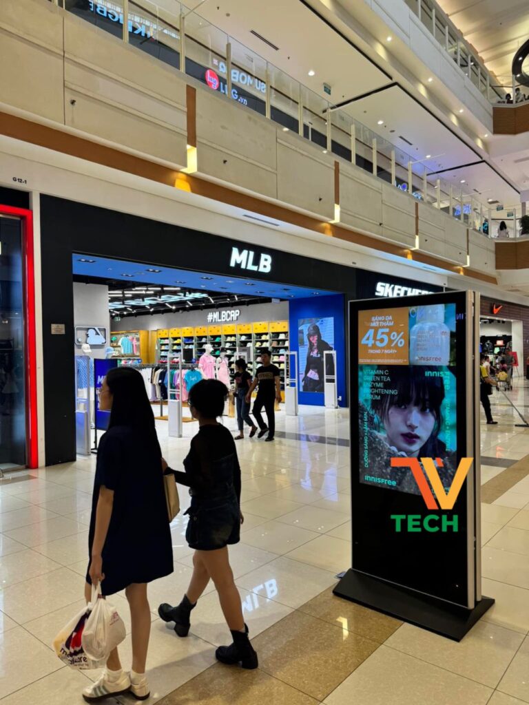 Màn Hình Quảng Cáo Chân Đứng Ngoài Trời TV Tech – Giải Pháp Tiếp Cận Khách Hàng Hiệu Quả Từ Mọi Góc Nhìn