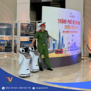 Robot Sanbot đội nón lá xuất hiện tại Hội chợ Du lịch Quốc tế TP.HCM lần thứ 19