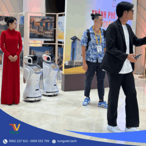 Robot Sanbot đội nón lá xuất hiện tại Hội chợ Du lịch Quốc tế TP.HCM lần thứ 19 Robot Sanbot đội nón lá xuất hiện tại Hội chợ Du lịch Quốc tế TP.HCM lần thứ 19