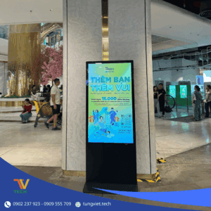 Màn Hình Chân Đứng Tại Trung Tâm Thương Mại – Giải Pháp Thu Hút Khách Hàng Ngay Từ Ánh Nhìn Đầu Tiên
