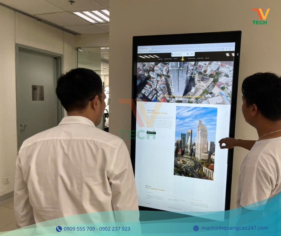 Xuất kho màn hình cảm ứng chân đứng 65” & 55” cho Doanh nghiệp — Sẵn sàng triển khai Digital Signage tương tác