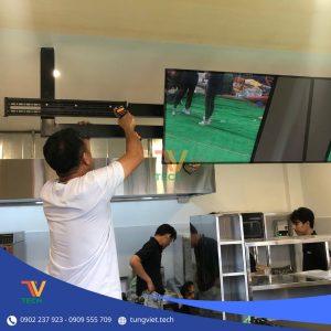 Màn hình quảng cáo treo tường tại quầy bán hàng – giải pháp giúp nhà hàng nổi bật và khẳng định thương hiệu cùng TVTech Màn hình quảng cáo treo tường tại quầy bán hàng – giải pháp giúp nhà hàng nổi bật và khẳng định thương hiệu cùng TVTech
