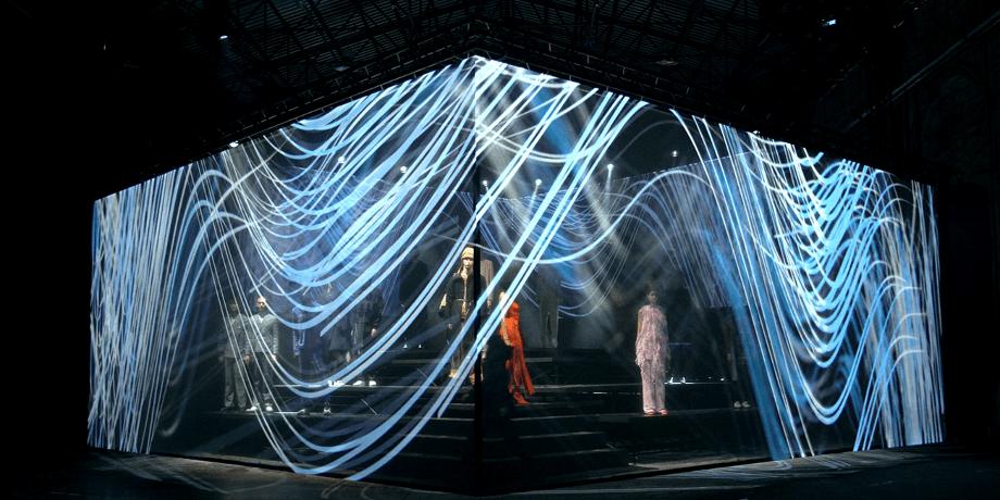 Ứng dụng hộp hologram 3D trong quảng cáo hiện đại và trưng bày sản phẩm nổi bật