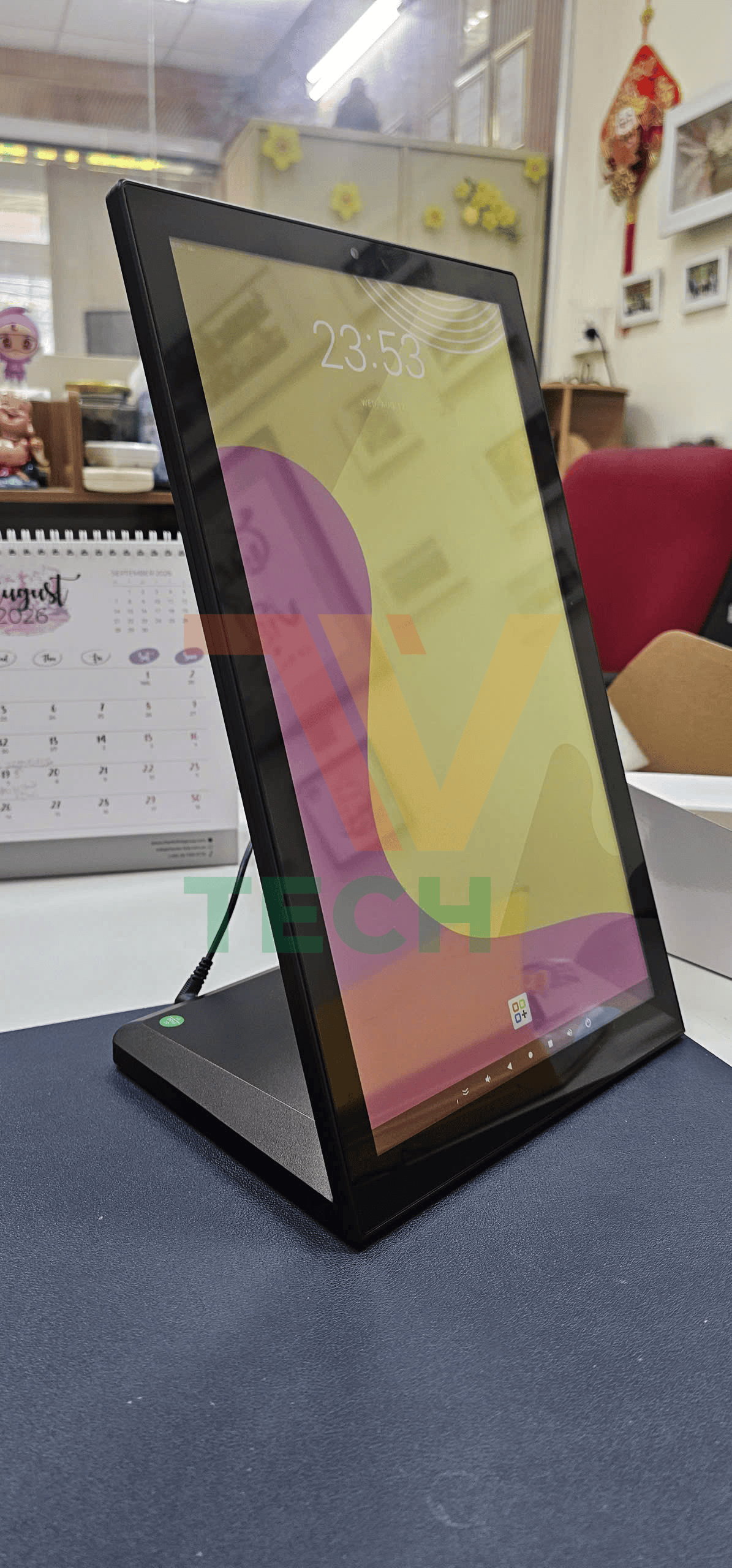 MÀN HÌNH CẢM ỨNG ĐỂ BÀN TVTECH – GIẢI PHÁP HIỂN THỊ THÔNG MINH CHO DOANH NGHIỆP HIỆN ĐẠI