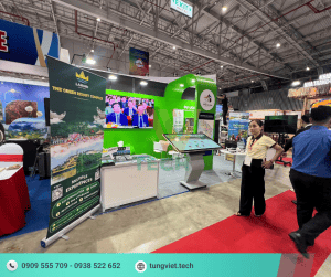 Kiosk cảm ứng 49 inch tại sự kiện – Giải pháp thu hút khách hàng đến gian hàng TVtech Kiosk cảm ứng 49 inch