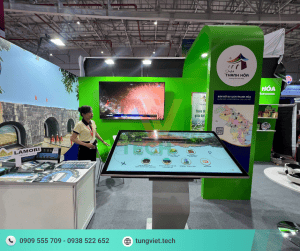 Kiosk cảm ứng 49 inch tại sự kiện – Giải pháp thu hút khách hàng đến gian hàng TVtech Kiosk cảm ứng 49 inch