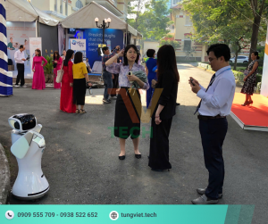 Cho thuê Robot Sanbot tại sự kiện – Giải pháp công nghệ giúp doanh nghiệp nổi bật và thu hút khách tham dự Cho thuê Robot Sanbot tại sự kiện – Giải pháp công nghệ giúp doanh nghiệp nổi bật và thu hút khách tham dự